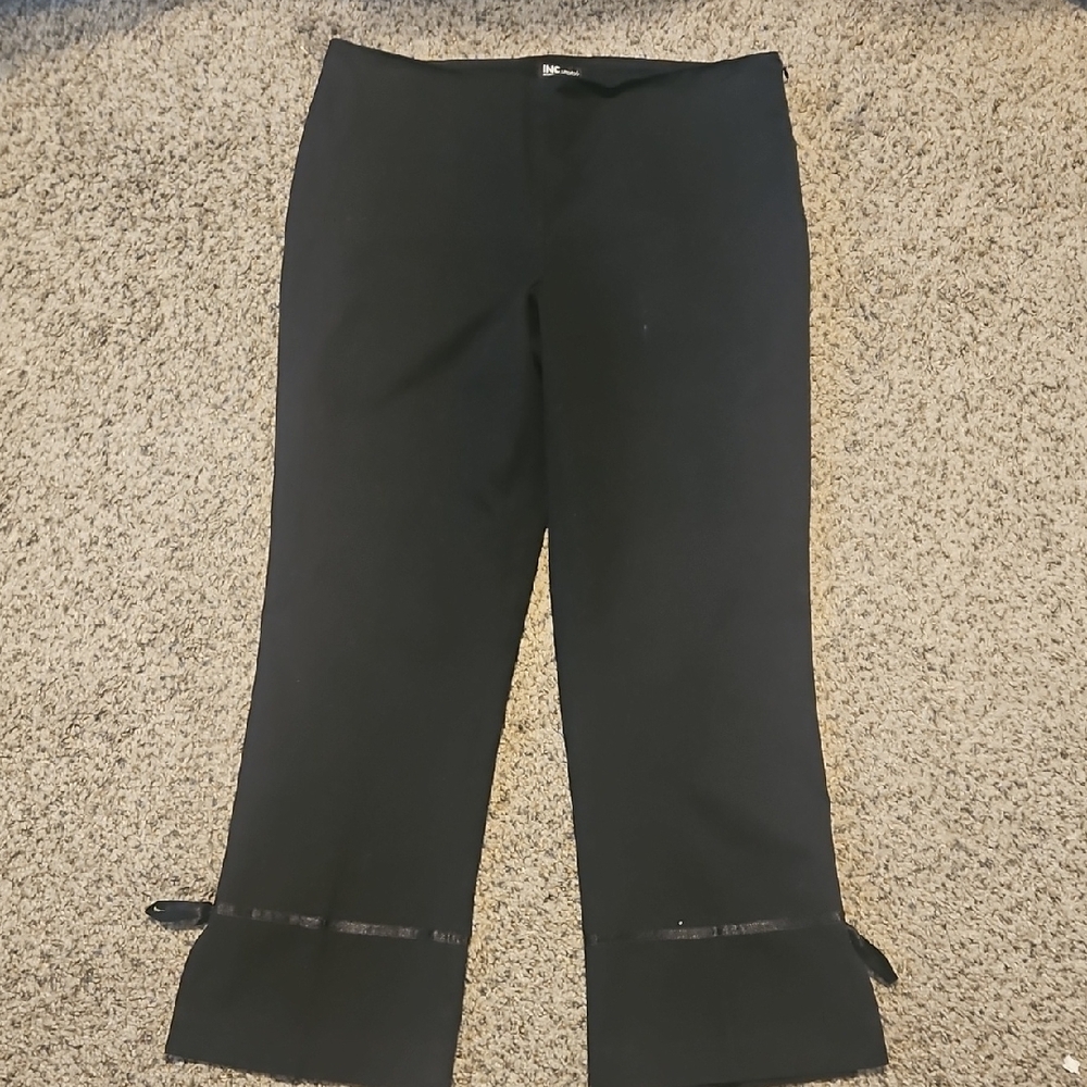 INC International Concepts Black Capris